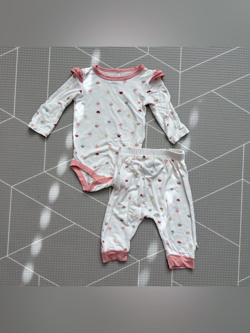Milkberry|Baby girl bamboo matching set-white & Allover ditsy mushroom print•••